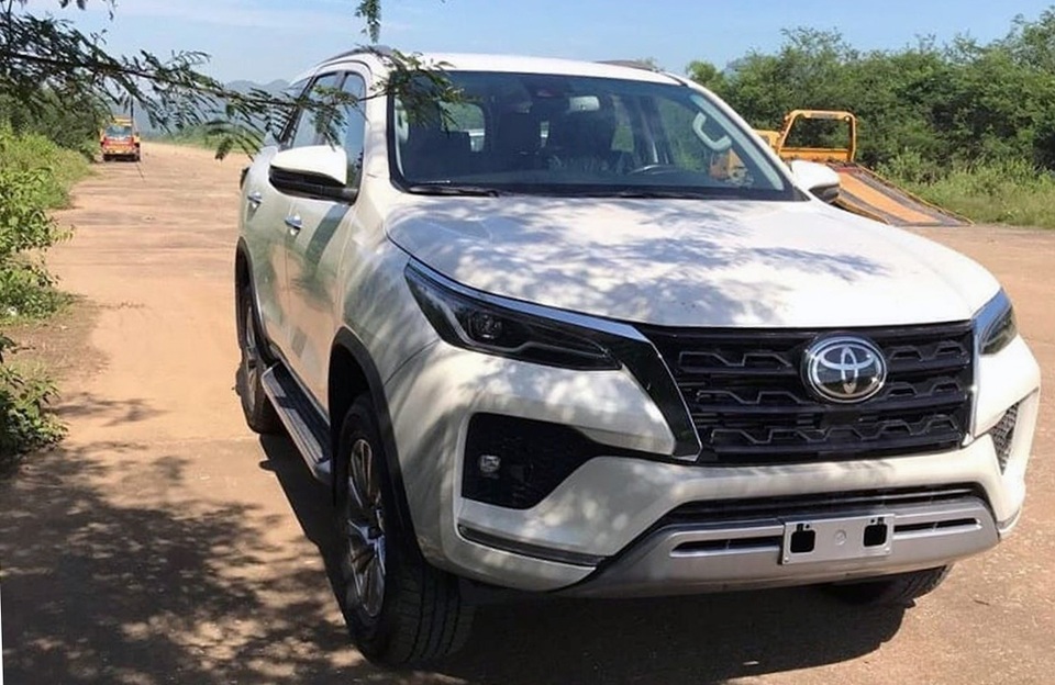Toyota Fortuner 2020 sắp về Việt Nam, đại lý rục rịch nhận cọc - 2 Toyota Fortuner 2020 sắp về Việt Nam, đại lý rục rịch nhận cọc - 2