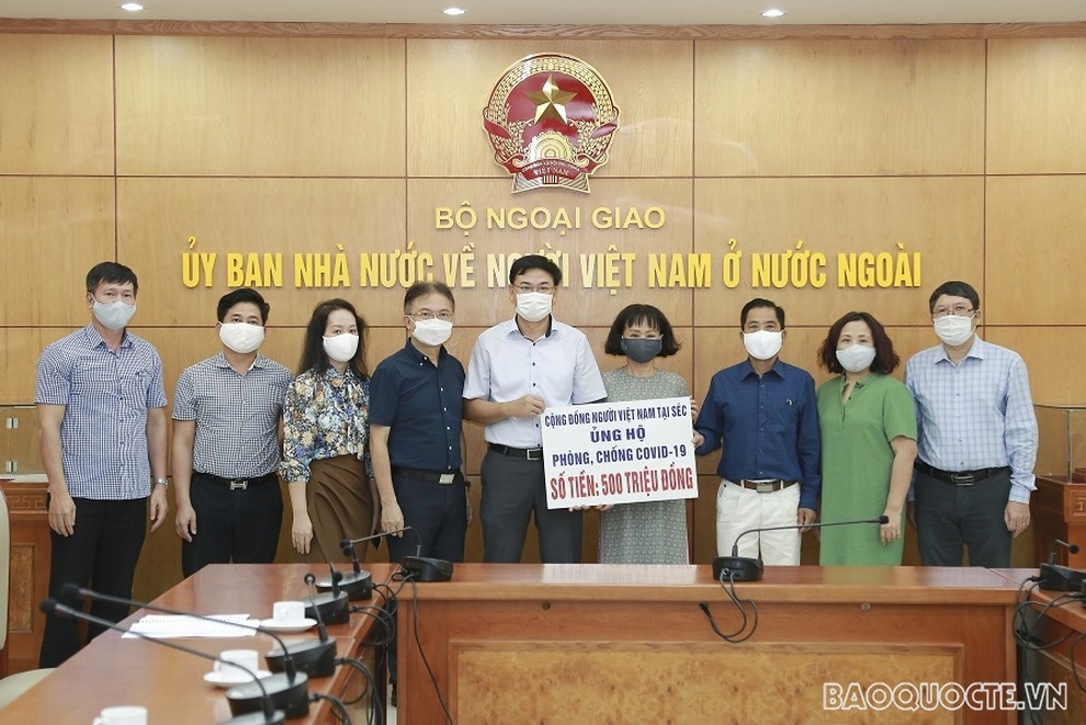 Nhịp cầu nối kiều bào với đất nước trong đại dịch Covid-19 - 1 Nhịp cầu nối kiều bào với đất nước trong đại dịch Covid-19 - 1
