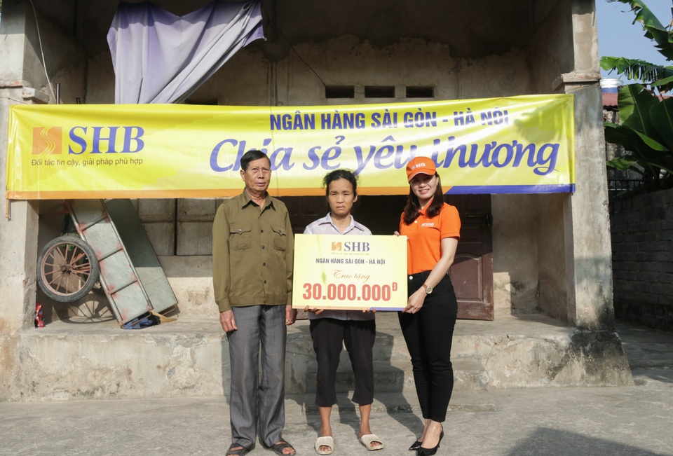 Bạn đọc giúp đỡ người phụ ngồi ôm bệnh chờ... chết hơn 90 triệu đồng - 1 Bạn đọc giúp đỡ người phụ ngồi ôm bệnh chờ... chết hơn 90 triệu đồng - 1
