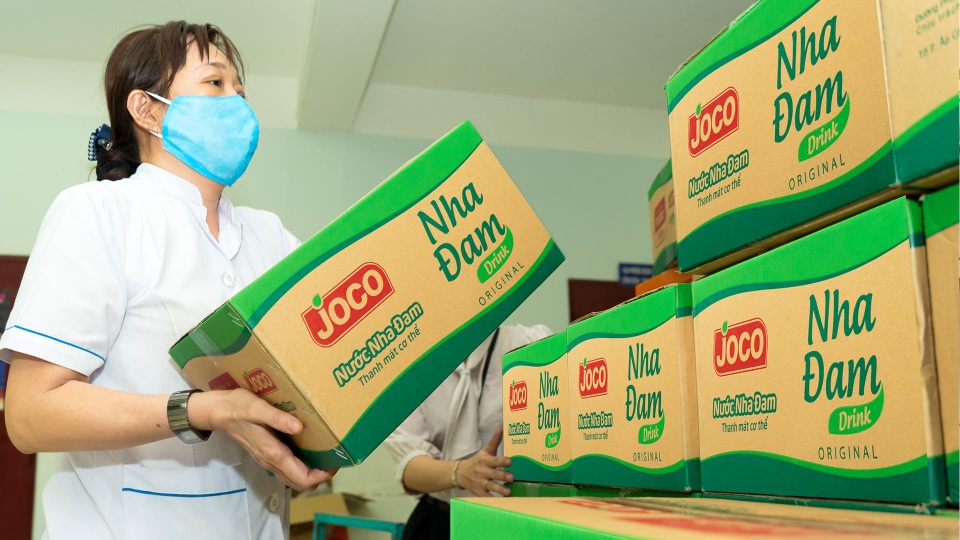 Uniben trao tặng 150.000 bữa ăn dinh dưỡng và nước trái cây Joco tới y, bác sĩ các bệnh viện tuyến đầu - 5 Uniben trao tặng 150.000 bữa ăn dinh dưỡng và nước trái cây Joco tới y, bác sĩ các bệnh viện tuyến đầu - 5