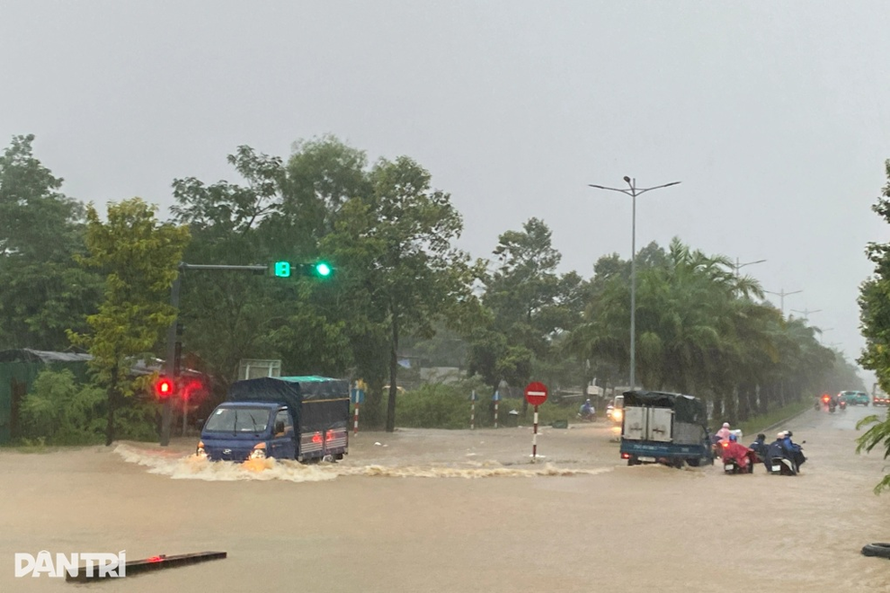 Chủ khách sạn ở Huế mở cửa miễn phí đón người dân, du khách tránh bão - 1 Chủ khách sạn ở Huế mở cửa miễn phí đón người dân, du khách tránh bão - 1