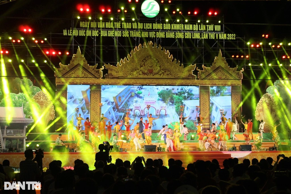 Rộn ràng ngày hội văn hóa dân tộc Khmer Nam bộ và lễ Oóc Om Bóc - 1 Rộn ràng ngày hội văn hóa dân tộc Khmer Nam bộ và lễ Oóc Om Bóc - 1
