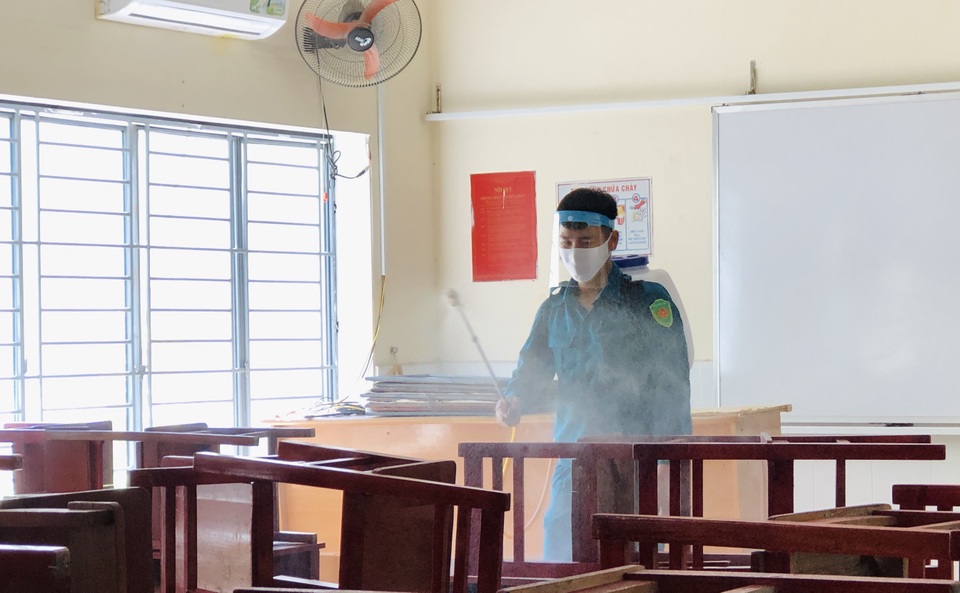 Giáo viên Đà Nẵng “vui như Tết” khi dọn sạch trường, lớp chờ đón học sinh - 2 Giáo viên Đà Nẵng “vui như Tết” khi dọn sạch trường, lớp chờ đón học sinh - 2