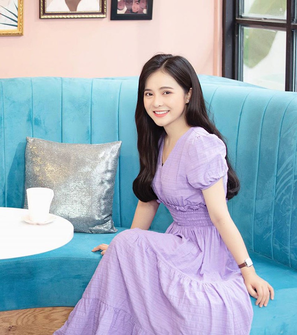 Nữ MC “đậm nét ngây thơ” gây sốt với ảnh đồng phục học sinh - 9 Nữ MC “đậm nét ngây thơ” gây sốt với ảnh đồng phục học sinh - 9