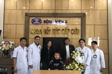 Bác sĩ xúc động gặp lại cô gái trẻ vừa lấy chồng bỗng mất ý thức, không thể đi lại vì khối u