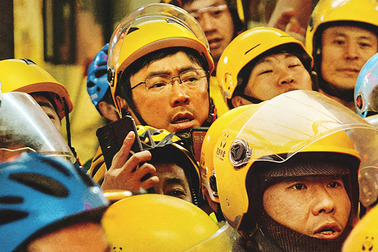 "Ngược dòng cuộc đời": Cơ cực nghề shipper và câu chuyện thời cuộc ý nghĩa