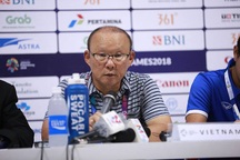 HLV Park Hang Seo không trách Công Phượng dù đá hỏng phạt đền 2 lần