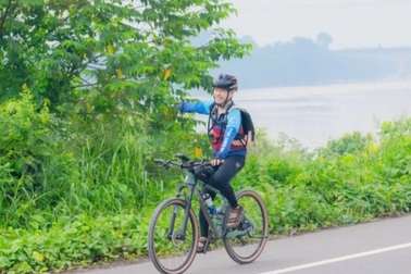 "Giáo sư quần đùi” đạp xe 400km trong 24 giờ, chở theo lời kêu gọi đặc biệt