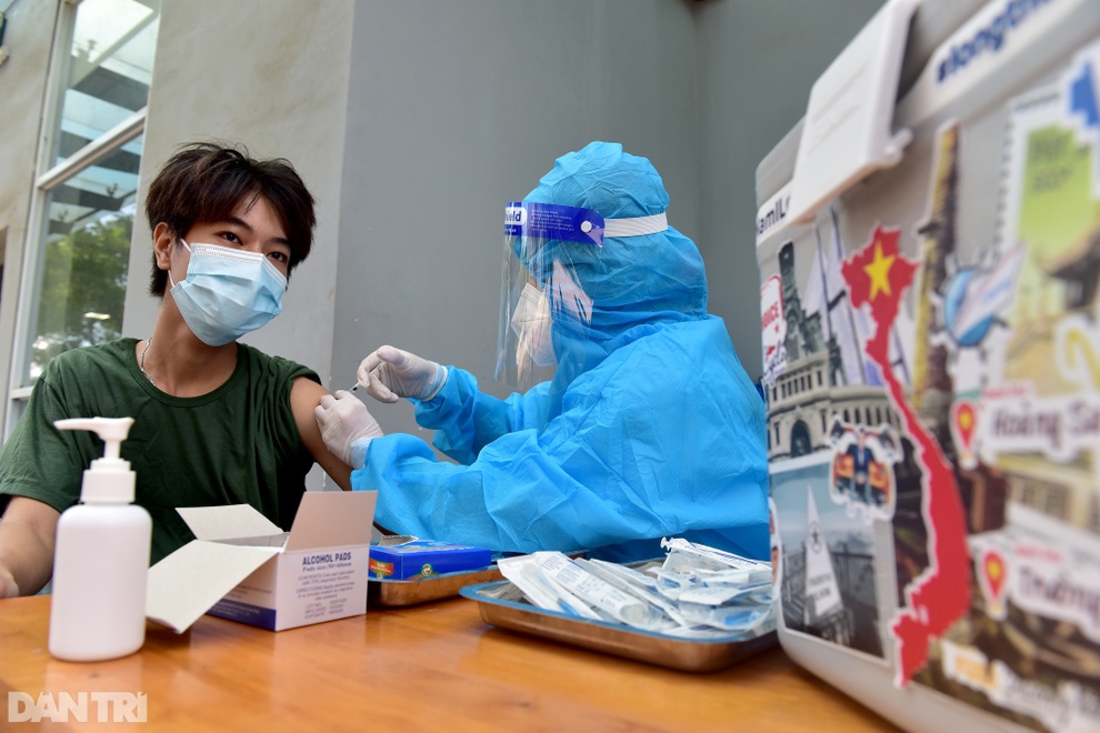 Bộ trưởng Y tế: Nhiều địa phương triển khai tiêm vắc xin quá dè dặt - 1 Bộ trưởng Y tế: Nhiều địa phương triển khai tiêm vắc xin quá dè dặt - 1