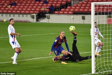 Barcelona hòa thất vọng trong ngày vắng Messi