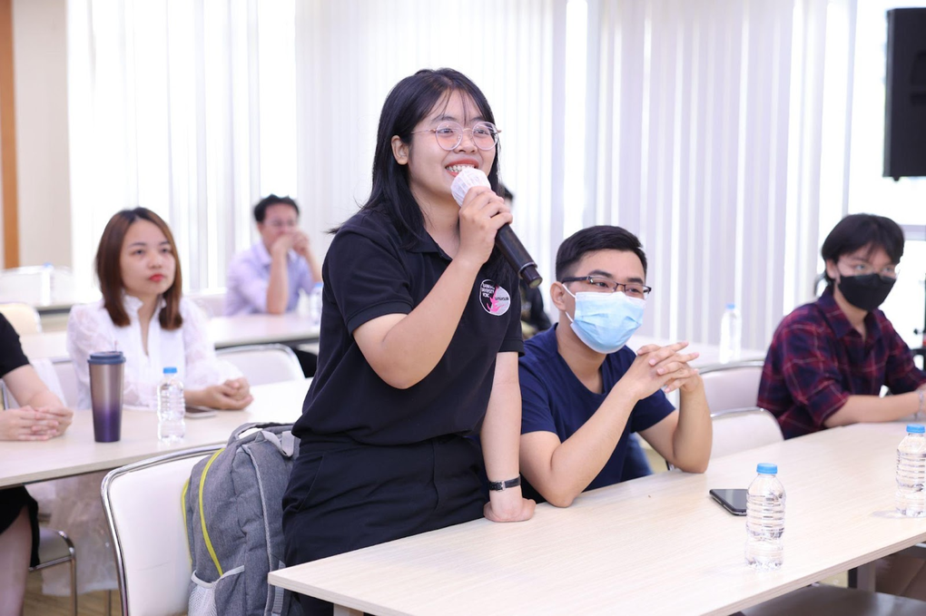 VUS tổ chức giao lưu tiếng Anh về EQ - trí thông minh cảm xúc - 2 VUS tổ chức giao lưu tiếng Anh về EQ - trí thông minh cảm xúc - 2