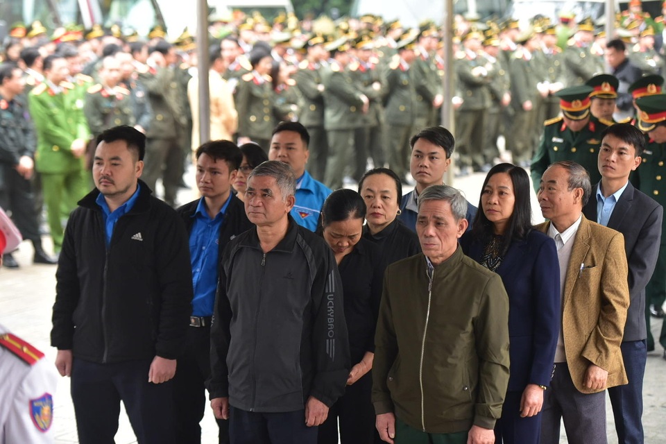 Thủ tướng viếng 3 liệt sĩ hy sinh ở Đồng Tâm - 37 Thủ tướng viếng 3 liệt sĩ hy sinh ở Đồng Tâm - 37