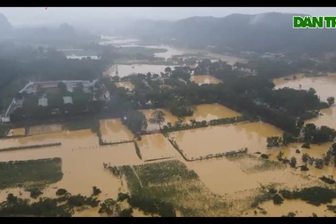 Toàn cảnh vùng rốn lũ huyện nghèo Thanh Chương nhìn từ Flycam