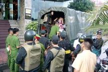 Đánh sập “động lắc”  lớn nhất đất Cảng, “hốt” gọn gần 300 dân chơi