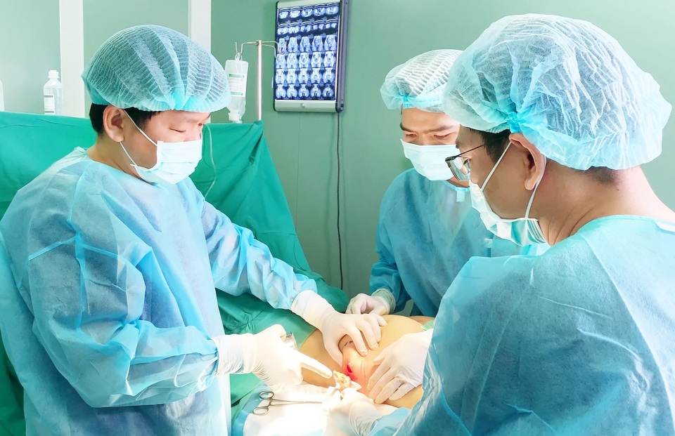 Cô gái trẻ thối vòng ba sau khi chi 150 triệu tiêm filler ngoại nhập - 5 Cô gái trẻ thối vòng ba sau khi chi 150 triệu tiêm filler ngoại nhập - 5