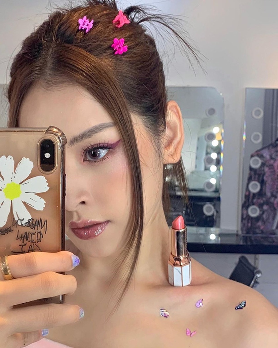 Những trào lưu giết thời gian của sao Việt mùa Covid-19 - 1 Những trào lưu giết thời gian của sao Việt mùa Covid-19 - 1