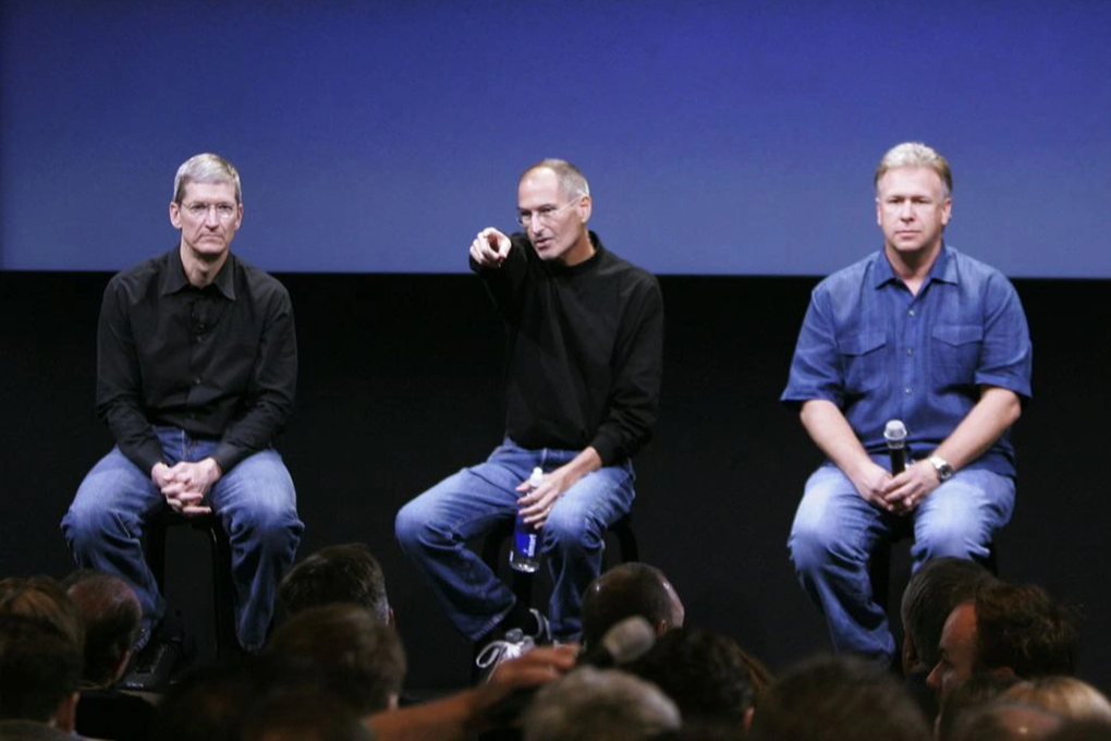 Tim Cook luôn mặc đồ giản dị dù sở hữu khối tài sản 2,1 tỷ USD - 4 Tim Cook luôn mặc đồ giản dị dù sở hữu khối tài sản 2,1 tỷ USD - 4