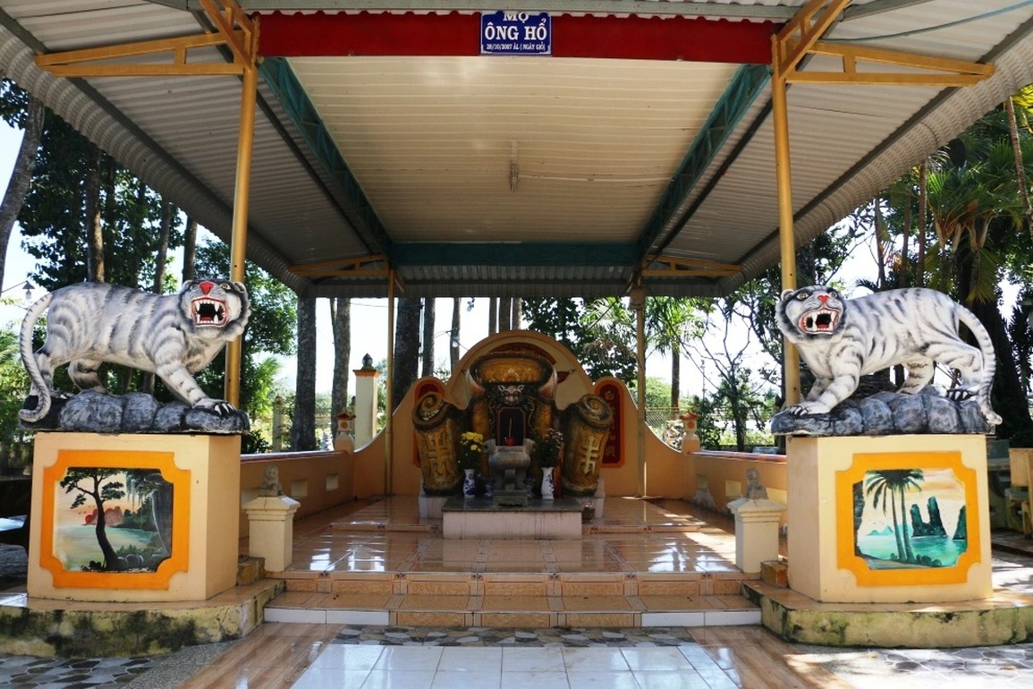 Năm dần đến Cù lao Ông Hổ nghe kể chuyện Hổ nhớ ơn người nuôi dưỡng - 2 Năm dần đến Cù lao Ông Hổ nghe kể chuyện Hổ nhớ ơn người nuôi dưỡng - 2