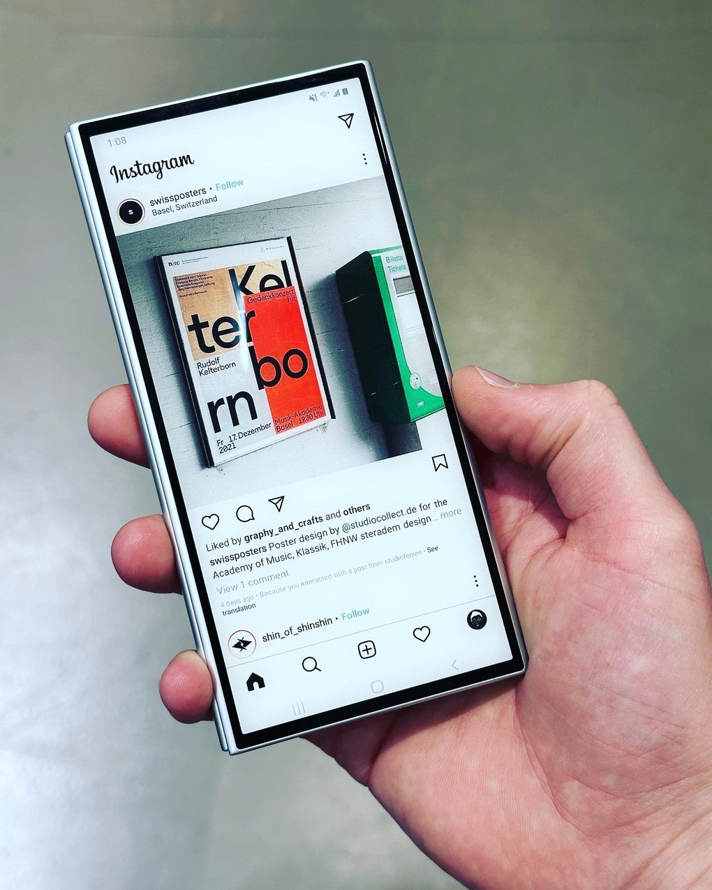Màn hình ngoài của Galaxy Z Fold6 được thay đổi kích cỡ và tỷ lệ, thay vì dạng dọc như phiên bản hiện tại (Ảnh: ASBYT). Màn hình ngoài của Galaxy Z Fold6 được thay đổi kích cỡ và tỷ lệ, thay vì dạng dọc như phiên bản hiện tại (Ảnh: ASBYT).