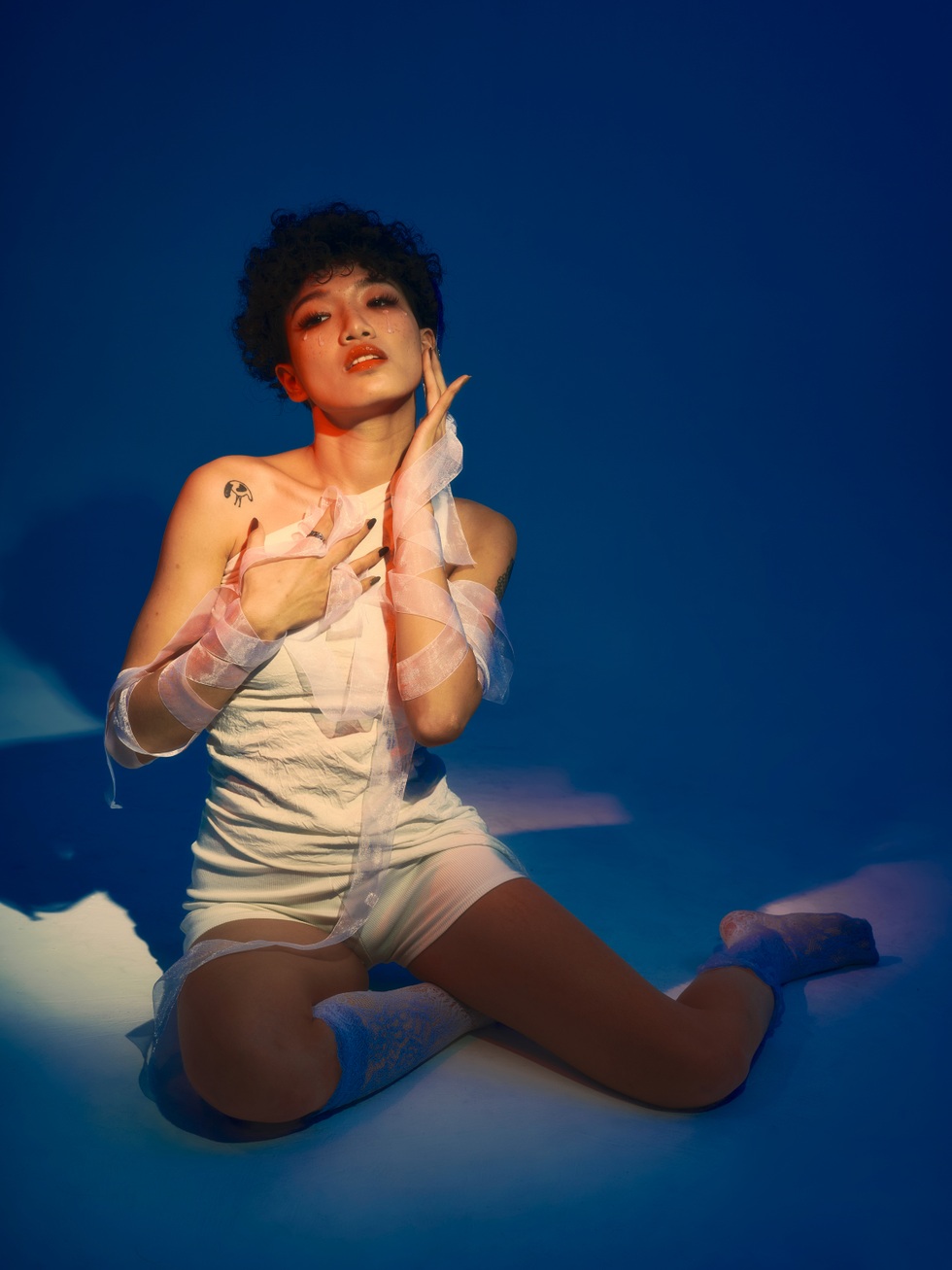 Nữ ca sĩ Gen Z được ví như bông hồng đen, cá tính từ vẻ ngoài đến âm nhạc - 10