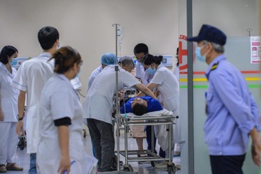 Ô tô tông 17 xe máy: "Lần đầu tiên tôi gặp cảnh tượng hãi hùng như vậy"