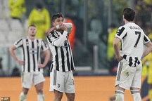 Thảm bại chóng vánh, Juventus bị "đá văng" khỏi Champions League