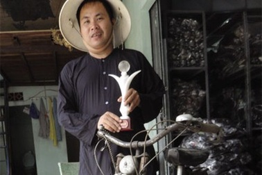 Anh "nông dân" bỏ cả chục ngàn đô chơi xe cổ 