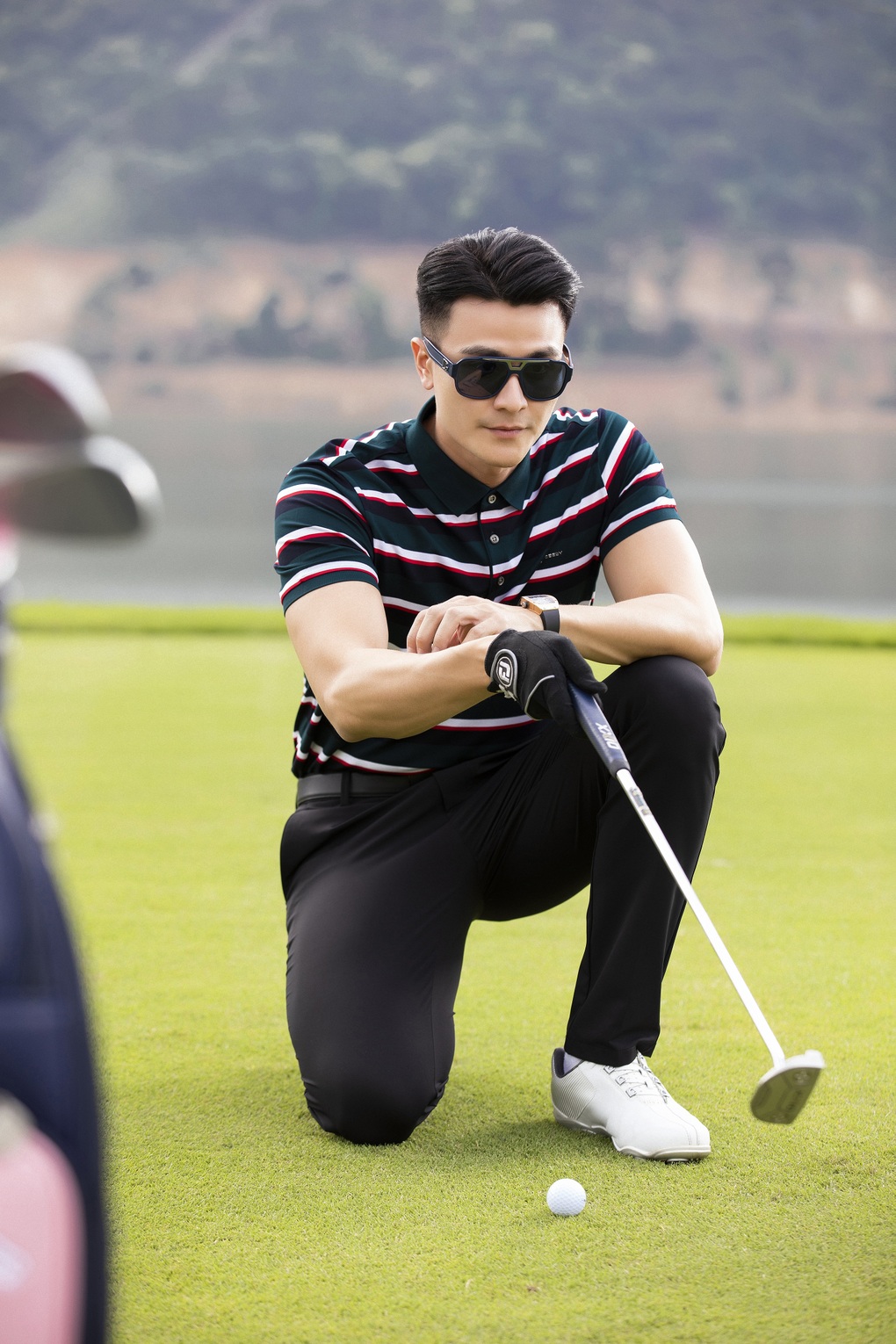 Vĩnh Thụy khoe diện mạo điển trai trên sân golf - 1 Vĩnh Thụy khoe diện mạo điển trai trên sân golf - 1
