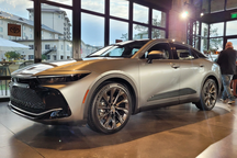 Toyota ra xe mới, lớn hơn Camry