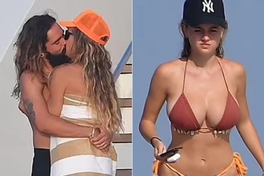 Siêu mẫu áo tắm Heidi Klum ôm hôn chồng kém 16 tuổi trên du thuyền