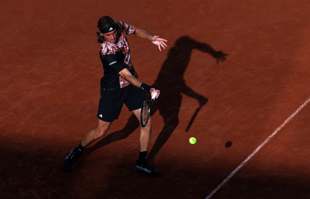 Djokovic vào tứ kết, Alcaraz sẽ đối đầu với Tsitsipas - 3 Djokovic vào tứ kết, Alcaraz sẽ đối đầu với Tsitsipas - 3