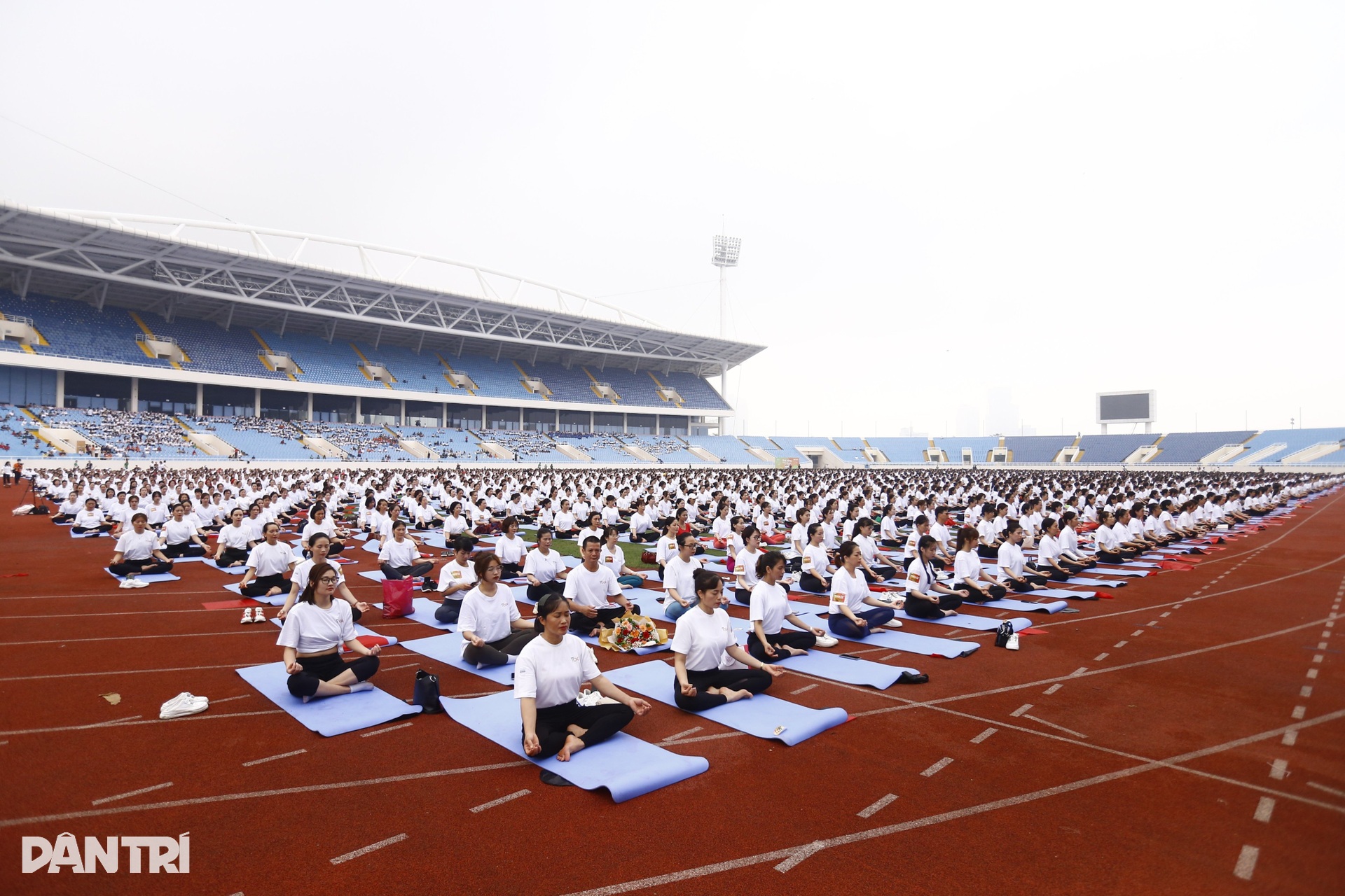 Khoảnh khắc ấn tượng sau màn đồng diễn yoga kỷ lục của 5.000 người - 1 Khoảnh khắc ấn tượng sau màn đồng diễn yoga kỷ lục của 5.000 người - 1