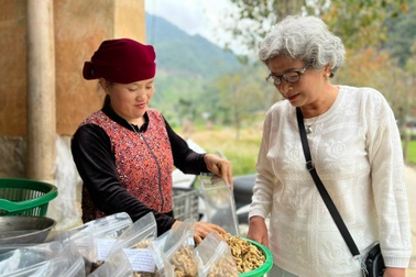 Đồng bào dân tộc ở Hà Giang thoát nghèo nhờ du lịch