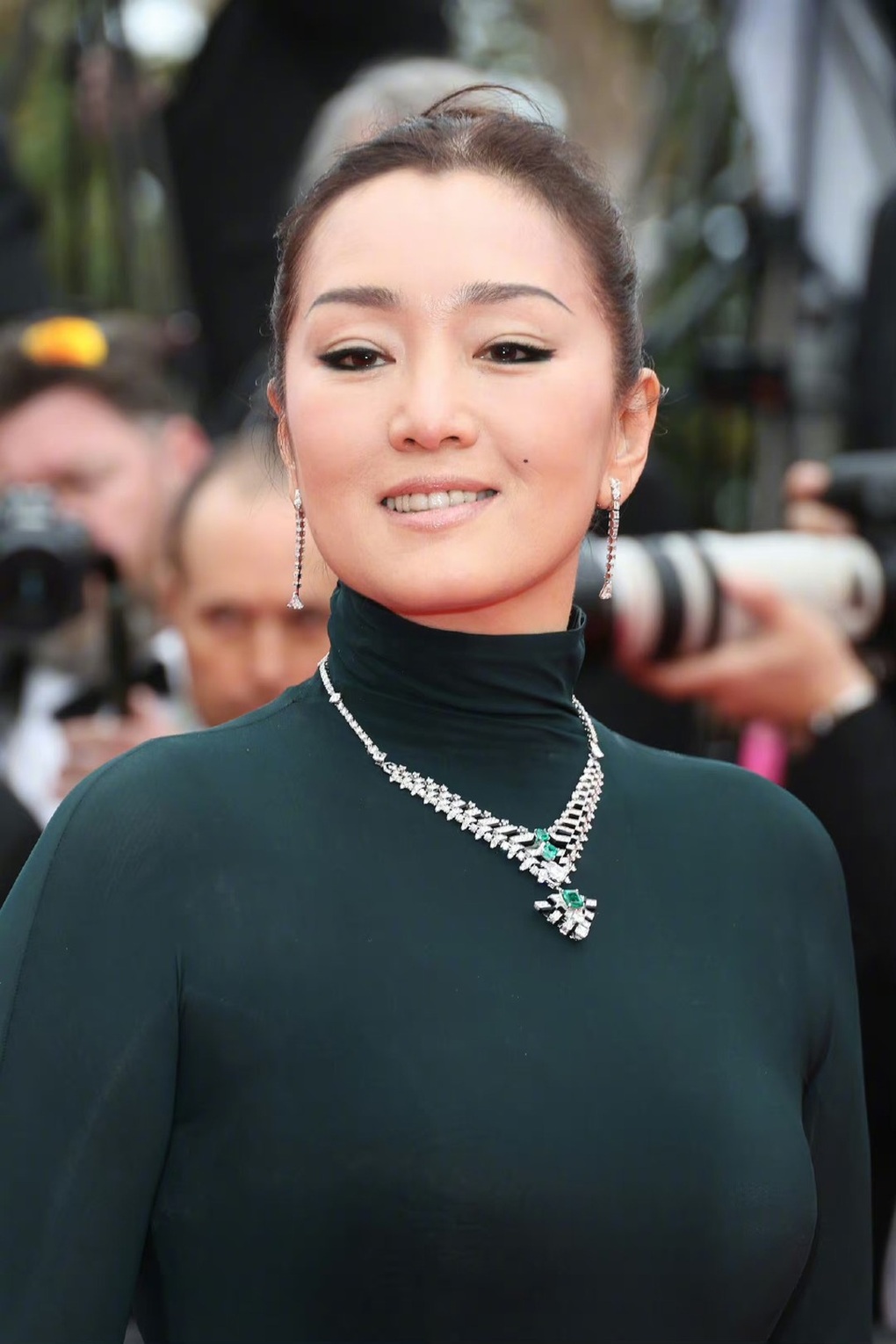 Củng Lợi: Minh tinh Trung Quốc duy nhất được ưu ái đặc biệt tại Cannes - 4 Củng Lợi: Minh tinh Trung Quốc duy nhất được ưu ái đặc biệt tại Cannes - 4