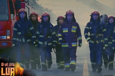 Hình tượng chiến sĩ cứu hỏa trong tập 1 của bộ phim "Đi về phía lửa"