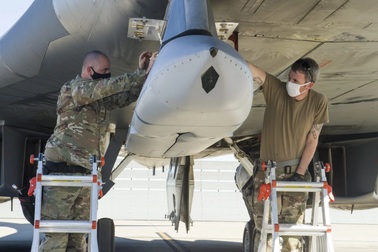 Rộ đồn đoán về tên lửa tầm bắn 370km ông Trump tính gửi cho Ukraine