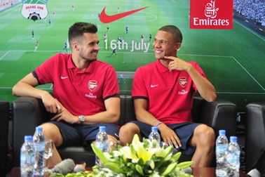 Arteta, Gibbs và Jenkinson giao lưu với fan Việt Nam