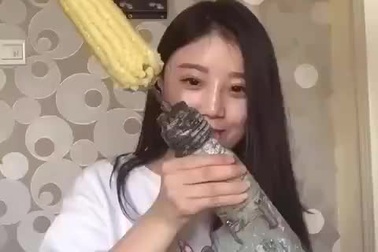 Cô gái nhận kết cục bất ngờ vì học theo trào lưu trên mạng xã hội