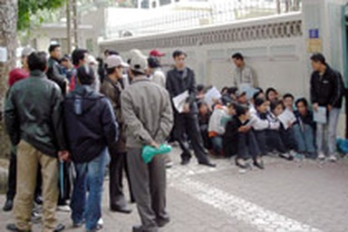 Triệt phá nhóm côn đồ trước cổng ĐSQ CH Séc