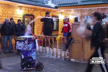 “Vua kẹo bông” nhảy theo phong cách Michael Jackson