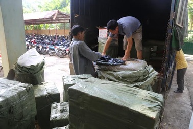 Bắt giữ xe chở 2.000 chai thuốc bảo vệ thực vật Trung Quốc nhập lậu