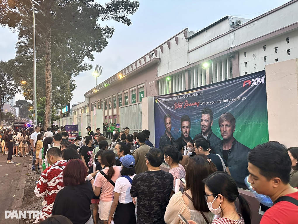 Westlife nói Tôi yêu bạn, trở lại thanh xuân cùng hơn 12.000 fan Việt - 6