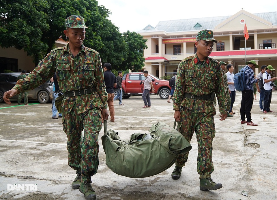 Đơn vị công binh sửa soạn trang bị, sẵn sàng vào điểm sạt lở Trà Leng - 3 Đơn vị công binh sửa soạn trang bị, sẵn sàng vào điểm sạt lở Trà Leng - 3