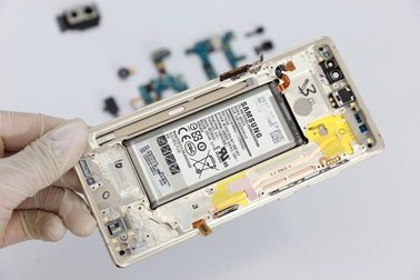 Galaxy Note8 đầu tiên bị "mổ xẻ" khi đặt chân đến Việt Nam