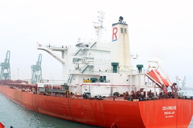 Đón tàu lớn nhất từng cập cảng Việt Nam tại cảng Sơn Dương