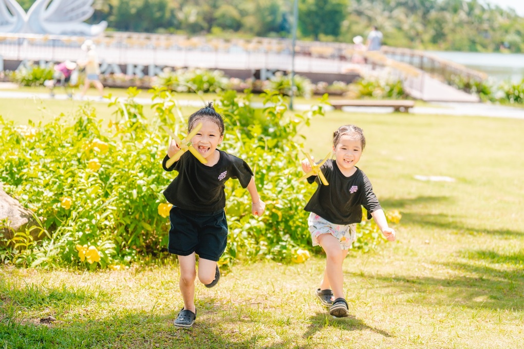 Những chuyến tàu trở về tuổi thơ xuất phát tại đại đô thị xanh Ecopark - 3 Những chuyến tàu trở về tuổi thơ xuất phát tại đại đô thị xanh Ecopark - 3