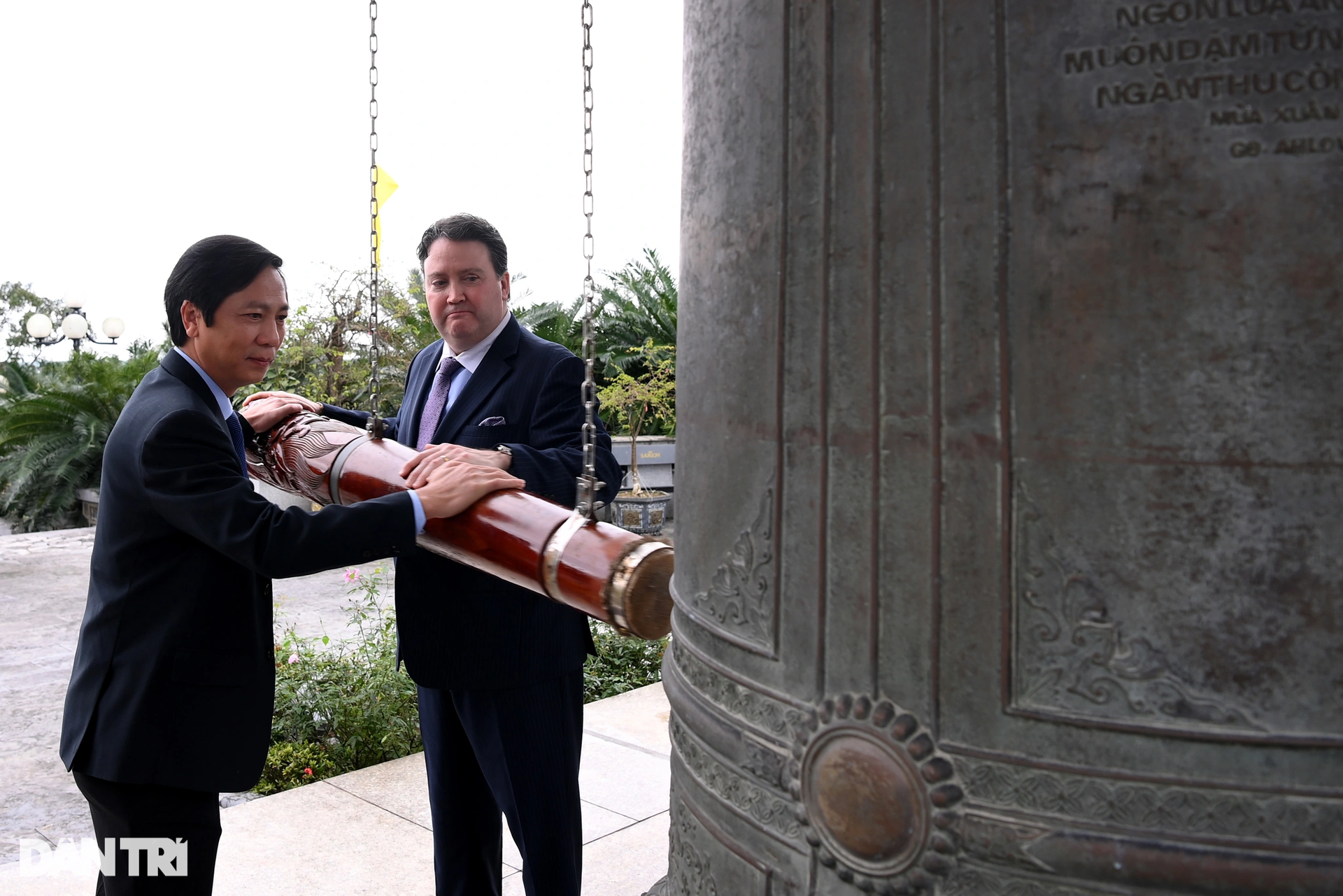 Đại sứ Mỹ bấm nút hủy nổ bom mìn sót lại sau chiến tranh tại Việt Nam - 8 Đại sứ Mỹ bấm nút hủy nổ bom mìn sót lại sau chiến tranh tại Việt Nam - 8
