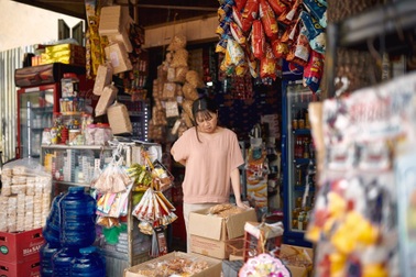 Gia đình "3 đời" bán tạp hóa đã đổi vận thế nào?