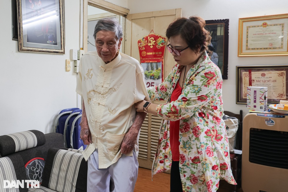 Cuộc sống ở tuổi U100 của nhạc sĩ Phạm Tuyên trong căn nhà đặc biệt - 9 Cuộc sống ở tuổi U100 của nhạc sĩ Phạm Tuyên trong căn nhà đặc biệt - 9