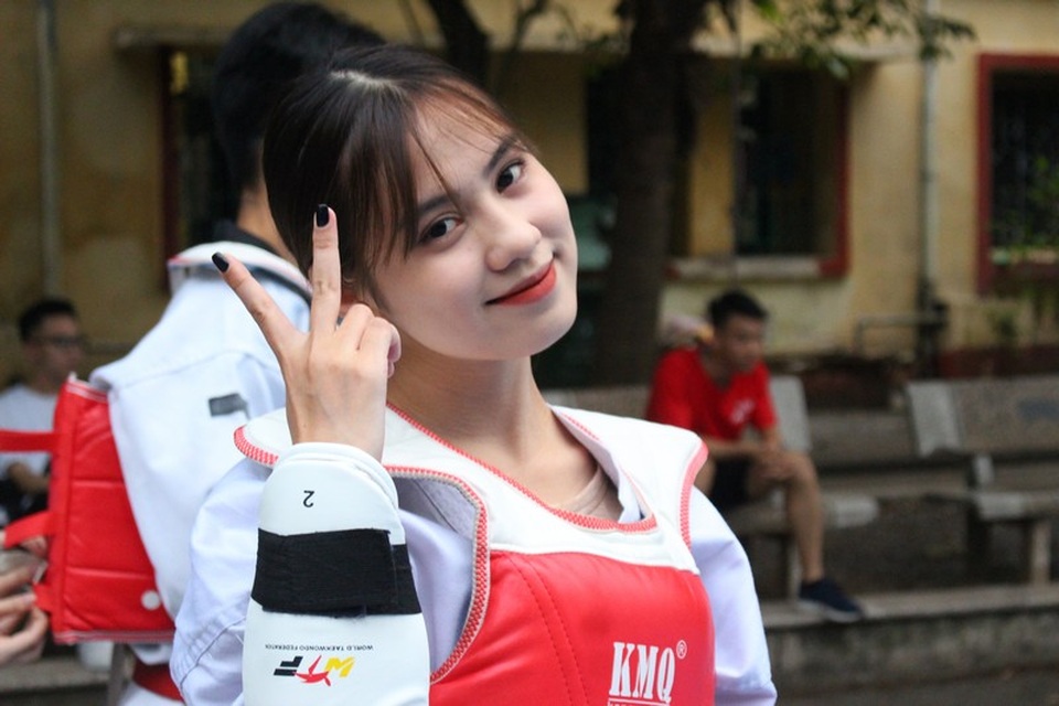 Nữ sinh CLB Taekwondo bất ngờ nổi tiếng sau clip phỏng vấn - 6 Nữ sinh CLB Taekwondo bất ngờ nổi tiếng sau clip phỏng vấn - 6
